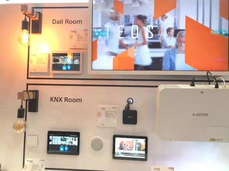 Smart Intégrations Mag, Audio, Vidéo, Sécurité, Smart Building et Réseaux - Démonstration de l’interopérabilité de la plateforme TEOS avec les protocoles KNX et Dali sur le stand Sony lors de l’ISE 2019.